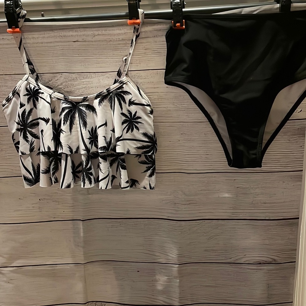 Brand New Women’s Two piece palm tree Flounce Bikini set